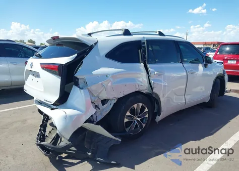 2022 Toyota Highlander Xle z USA, uszkodzony, nr VIN 5TDHZRBH1NS235916